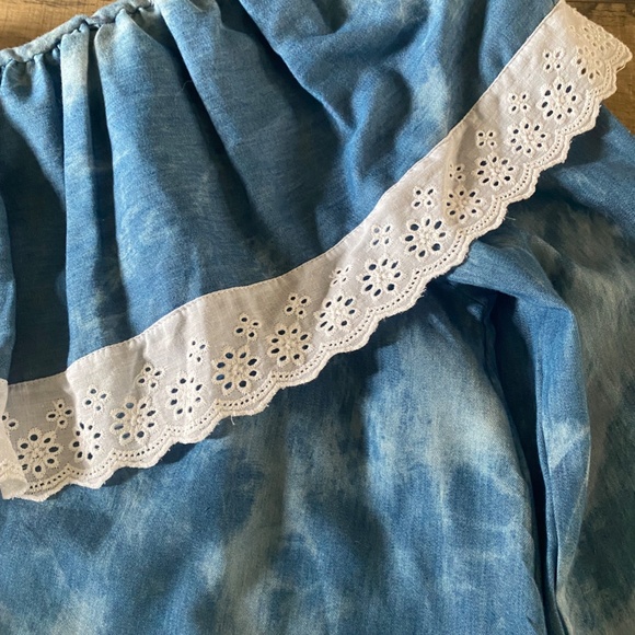 NWT 5RUE denim one shoulder dress w white eyelet ruffle trim Sz Medium MSRP $192 - Picture 4 of 15